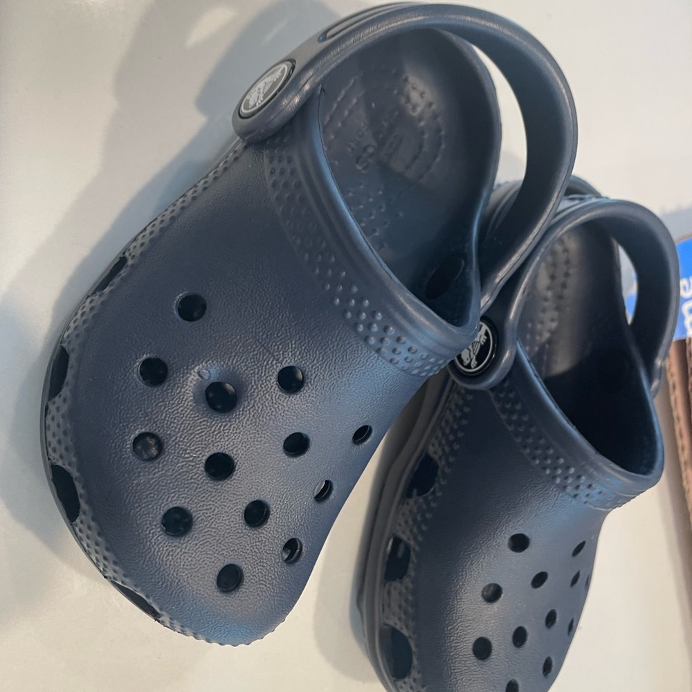 Toddler crocs size 7